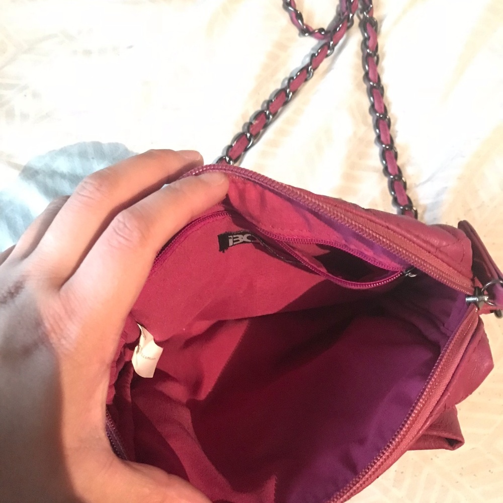 🆑 2/$5 | 🎉 Bow Crossbody 🎁 - Picture 4 of 11